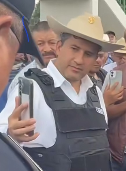 Imagen de ¡HORROR EN URUAPAN! Alcalde Carlos Manzo es ejecutado a sangre fría en pleno Festival de Velas: balazos, pánico y caos entre la multitud  <a href="../../buscar/AsesinatoCarlosManzo/1">#AsesinatoCarlosManzo</a> <a href="../../buscar/Uruapan/1">#Uruapan</a> <a href="../../buscar/Michoac/1">#Michoac</a>án <a href="../../buscar/NoticiasUrgentes/1">#NoticiasUrgentes</a>

